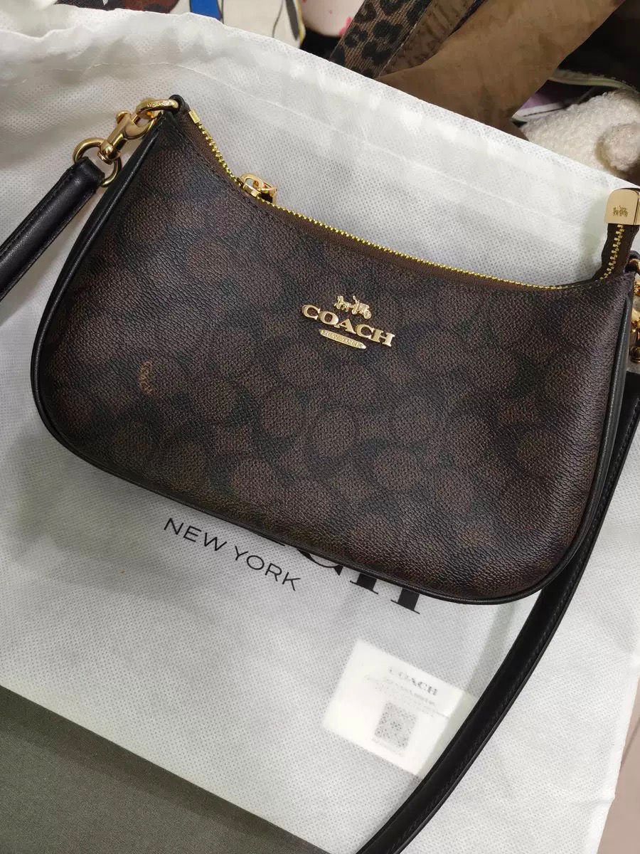 Teri Shoulder Bag - תיק צד קואוץ׳