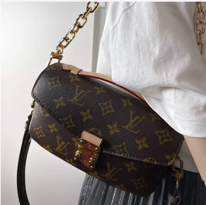 Pochette Métis East West Monogram Bag